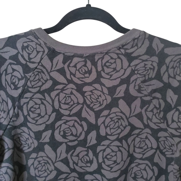 Abercrombie & Fitch Rose Print Sweatshirt Pullover Gray Black Floral Crewneck S - Picture 6 of 12